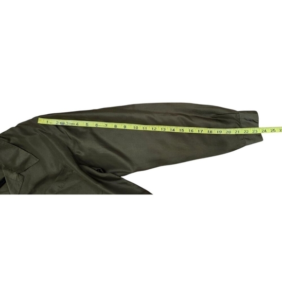 Petite Sophisticate Women's Long Sleeve 100% Silk Blouse, Split Hem, size M - Picture 9 of 9